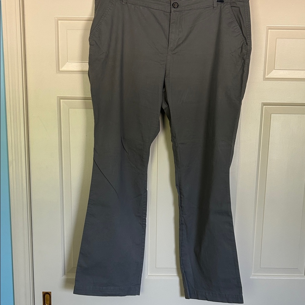 Old Navy Gray Chinos Versatile and Stylish